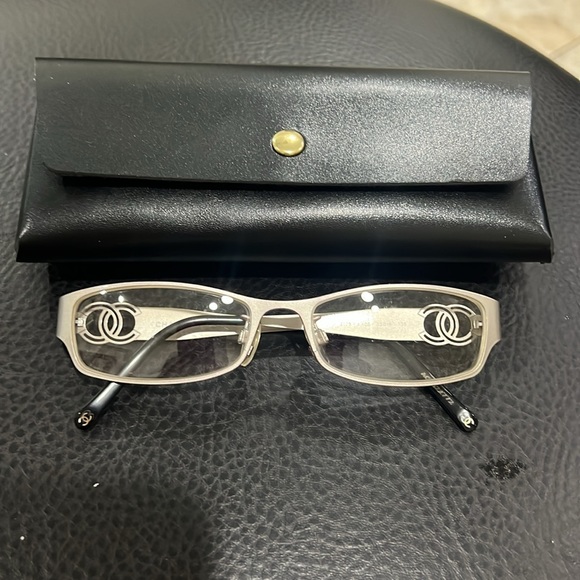 CHANEL “frames” - Picture 14 of 14